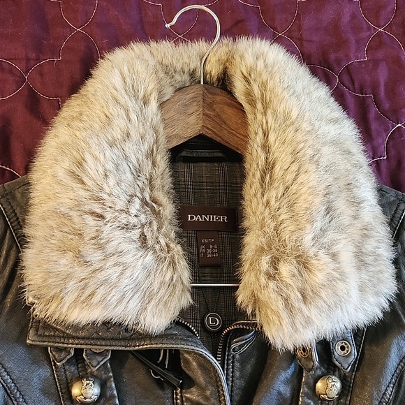 Danier Thinsulate Leather Bomber - Picture 2 of 7